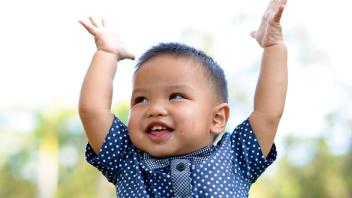 Baby and Toddler Milestones: 16 Gestures by 16 Months